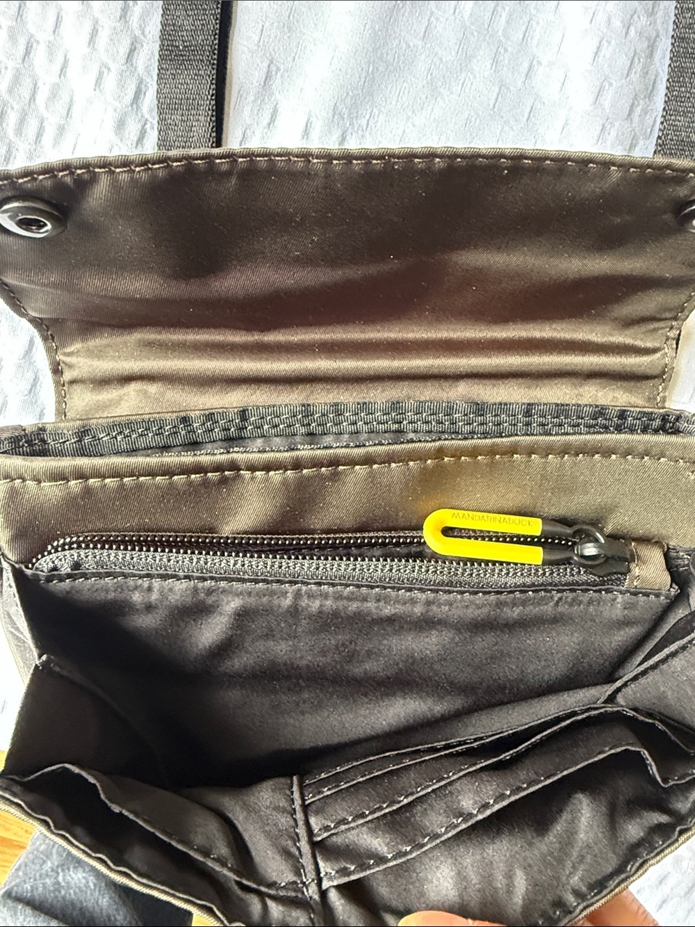 MANDARINA DUCK Olive Green Crossbody Bag with Adjustable Black Strap✨ - Picture 5 of 10